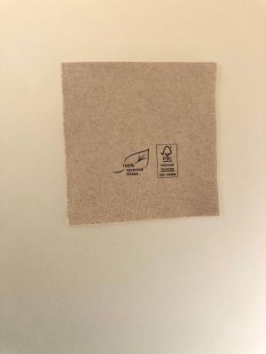 Serviet i papir, 250x250mm,  3lags 1/4 fals logoprintet, brun - 1500 stk krt
